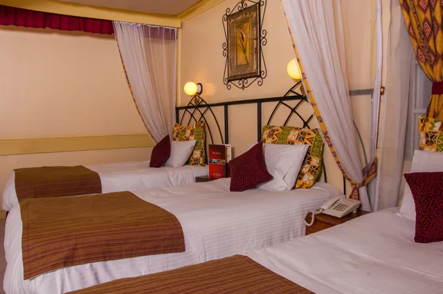 غرفة أساسية ثلاثية بثلاثة أسرّة، Kahama Hotel 1/2