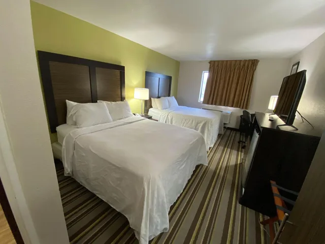 Room, 2 Queen Beds, Motel6 Lancaster, PA 1/4