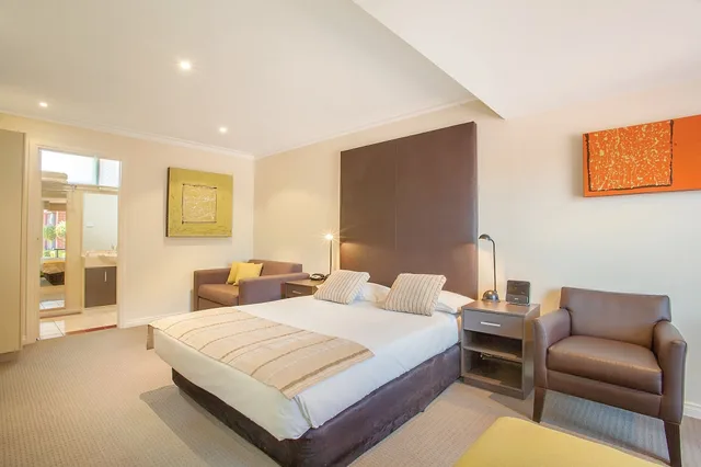 Deluxe, Queen Bed, Sovereign Park Motor Inn 4/10