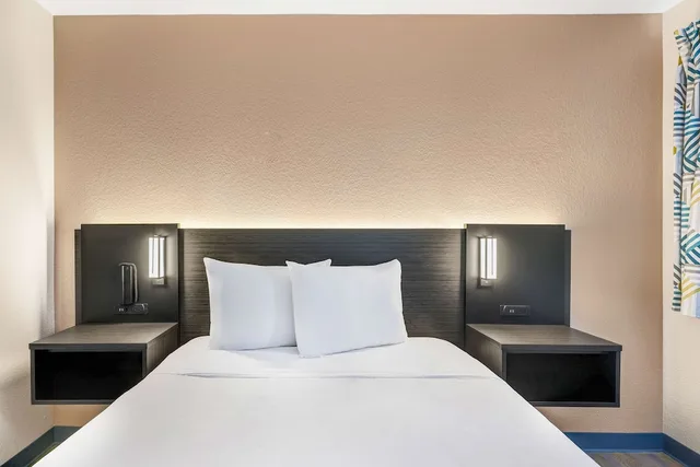 غرفة بريميوم بسرير مزدوج لذوي الإعاقة، Motel6 Kirkland, WA - North Kirkland 5/8