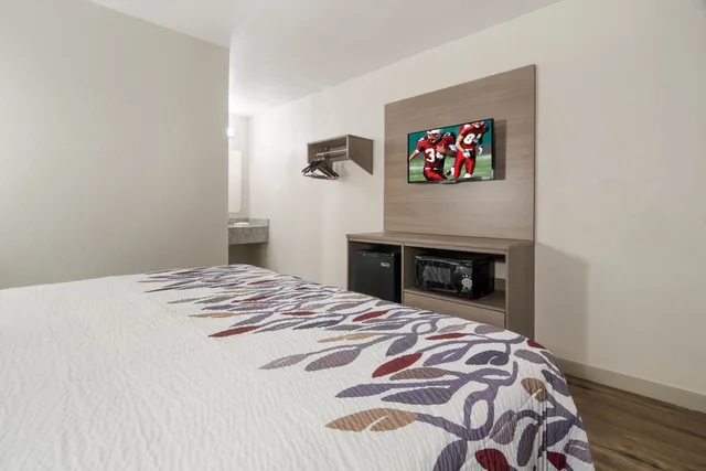 غرفة قياسية بسرير كينج، Red Roof Inn Fort Worth south 4/8