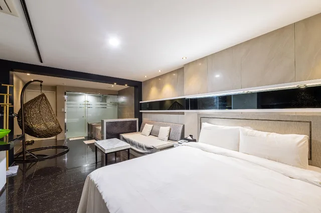 جناح جونيور، Design Hotel Daniel Campanella 2/2