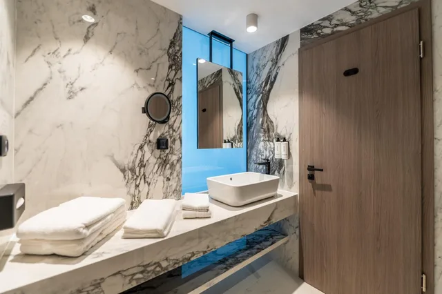 غرفة قياسية بسرير كينج بإطلالة على النهر بشرفة، Crowne Plaza Constanta Mamaia Beach 9/10