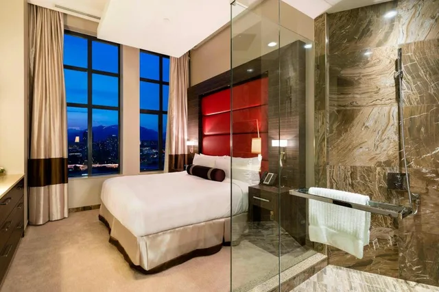 1 Bedroom, Penthouse Suite, King Bed, High Floor، Delta Hotels by Marriott Burnaby Conference Centre 1/3