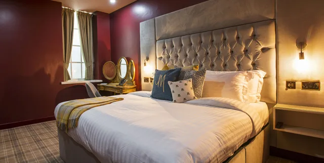 Basement, King Bed، Manchester Hall 2/3