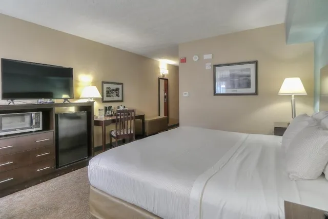 غرفة بريميوم بسرير كينج، The Greystone Lodge on the River 1/6