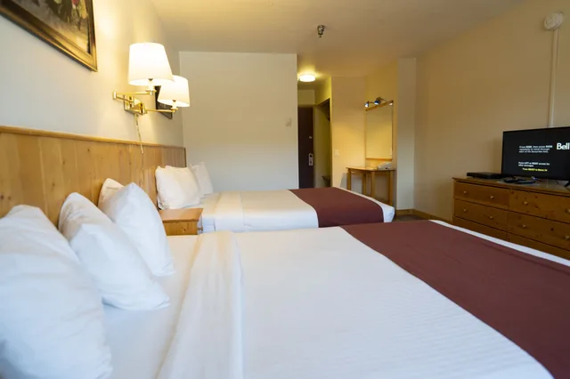 Room, 2 Queen Beds, Canadas Best Value Inn River View Hotel 2/3