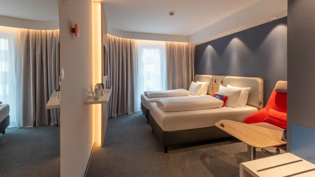 غرفة قياسية بسريرين منفصلين، Holiday Inn Express Heilbronn by IHG 2/3