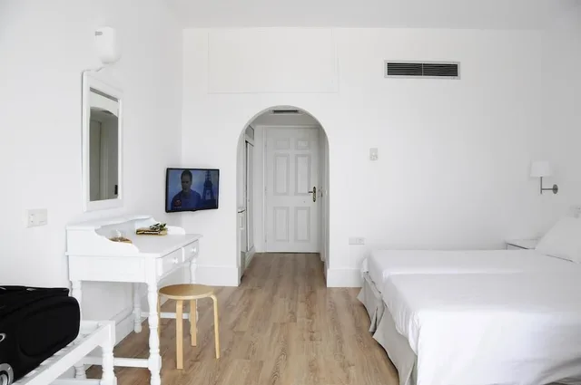 غرفة ثلاثية بثلاثة أسرّة بإطلالة على الحديقة، Sunrise Village Beach Hotel 3/5