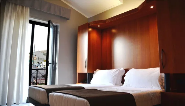 غرفة اقتصادية ثلاثية بثلاثة أسرّة، Hotel Colonne 4/6