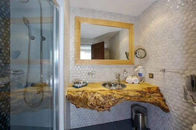 5 Rooms, Family, Twin Beds, Sofa, Balcony، Assos Barbarossa Hotel 8/8