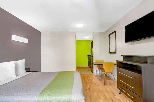 غرفة قياسية بسرير كوين للمدخنين، Studio 6 Extended Stay - Atlanta, GA - Chamblee 1/8