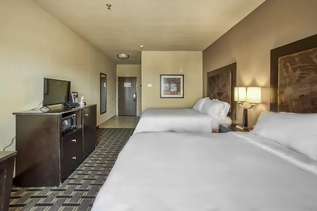 Suite, 2 Queen Beds, Exterior Entrance, Accessible, Holiday Inn Express Suites Beeville 7/10