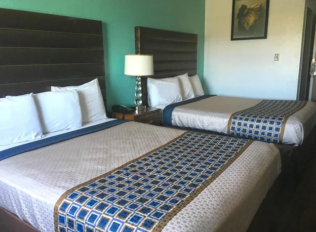 2 Queen Beds - Non-Smoking, Micfridge، Studio6 Suites Delano, CA 2/10