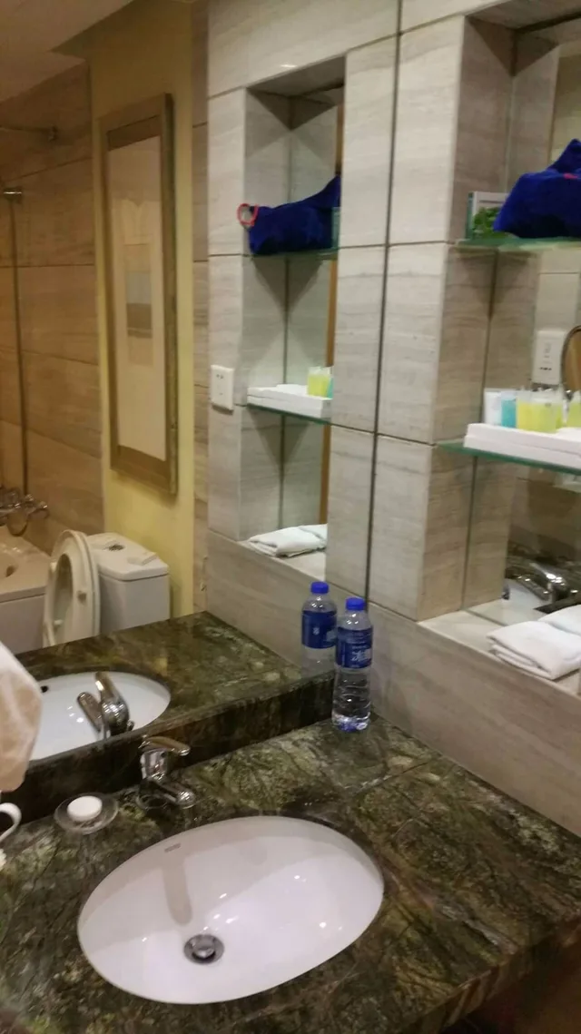 غرفة بزنس بسريرين منفصلين، Jianguo Hotel Xian 5/6