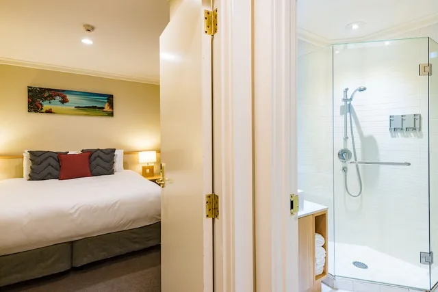 شقة تنفيذية بسريرين منفصلين وسريرين كينج بإطلالة على البحر بغرفتي نوم، Paihia Beach Resort And Spa 9/9