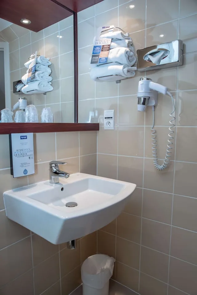 غرفة قياسية بسرير مزدوج وسرير فردي، Kyriad Saint Malo Ouest Dinard 7/7