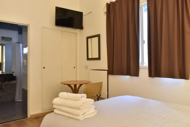 غرفة قياسية ثلاثية بسرير مزدوج وسرير فردي، Hotel Frossard 9/10