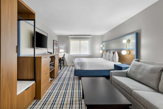 غرفة بسرير كينج، AmericInn by Wyndham Delafield 9/10