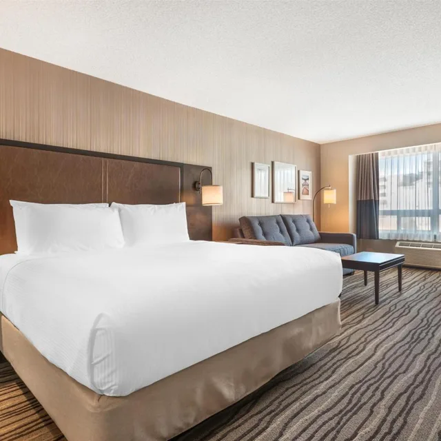 غرفة تنفيذية بسرير كينج، Best Western Plus Calgary Centre Inn 1/6