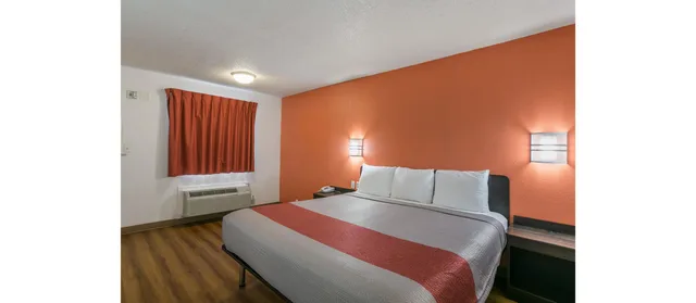 غرفة بسرير كوين، Motel6 Dothan, AL 1/3