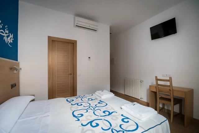 غرفة بسرير مزدوج، Hostal Carracedo 1/10