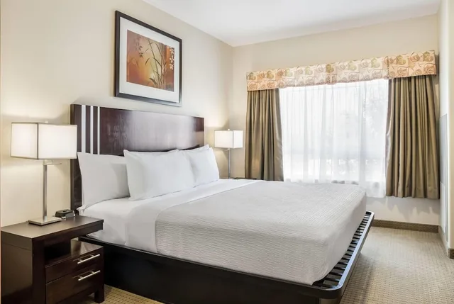 جناح بسرير كينج، Ramada Lac La Biche 4/10