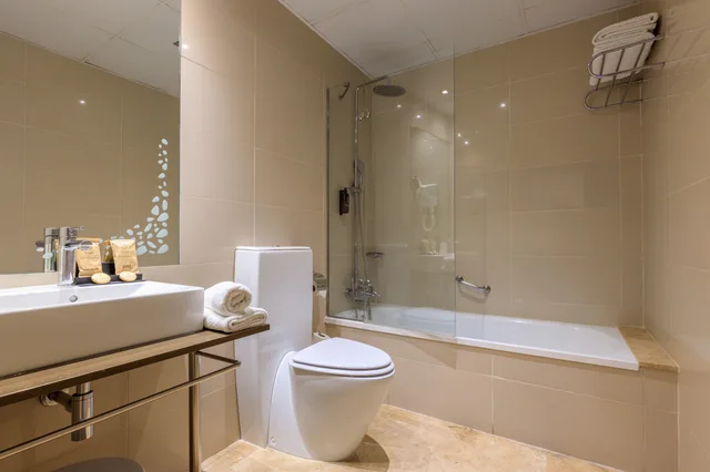 غرفة ثلاثية مفردة، Del Mar Hotel 7/8