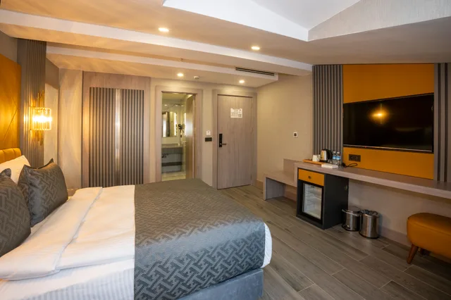 غرفة ديلوكس بسرير مزدوج بشرفة، Icon Hotel Bomonti Istanbul 2/3