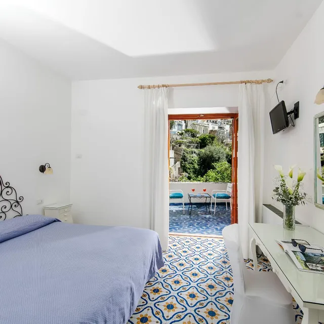 Standard, Double Bed, Town View، Hotel Vittoria Positano 2/6