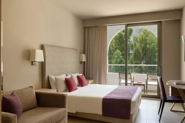 Room, Queen Bed, Inland View, Sofa، Atlantica Akti Zeus Hotel 4/10