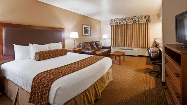 غرفة قياسية بسرير كينج مع أريكة لذوي الإعاقة، Best Western Casa Grande Inn 3/10