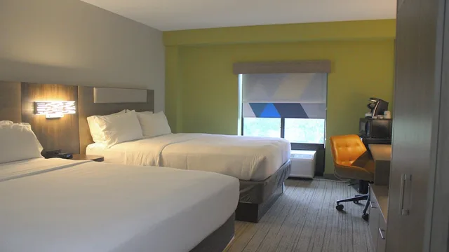 غرفة قياسية بسريرين كوين، Holiday Inn Express Hotel Suites Wilson Downtown 1/2