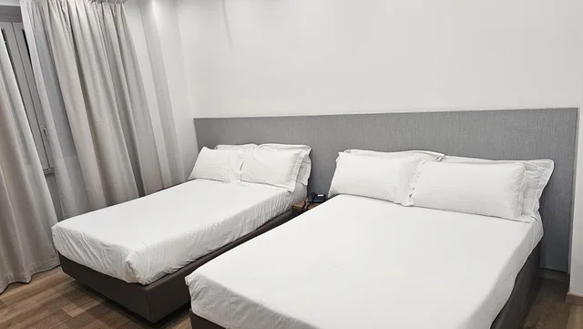 غرفة رباعية، HOTEL GALLES 5/10