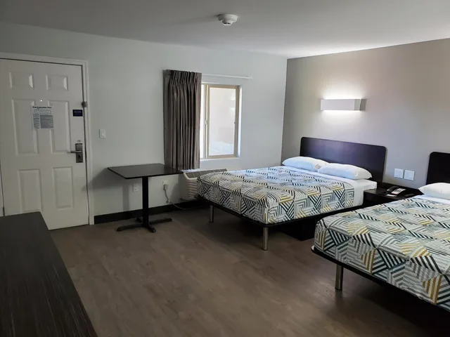 2 Queen Beds - Mobil Access Tub Nsmk Micfridg، Motel6 Show Low, AZ 5/10