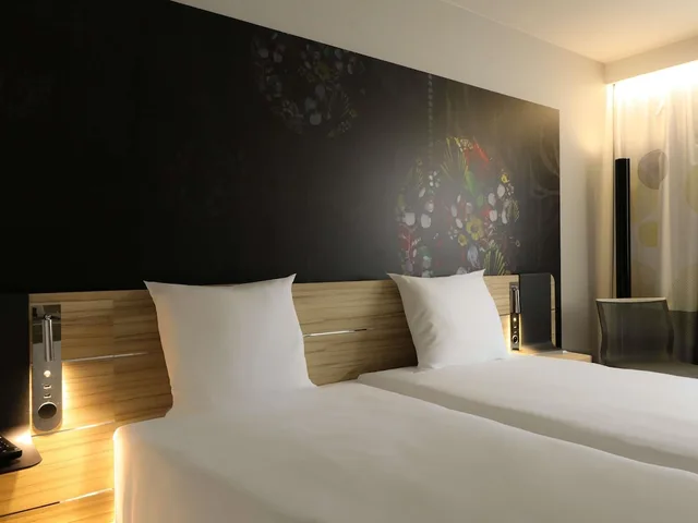 Room, Twin Beds, NOVOTEL LIMOGES LE LAC 2/3