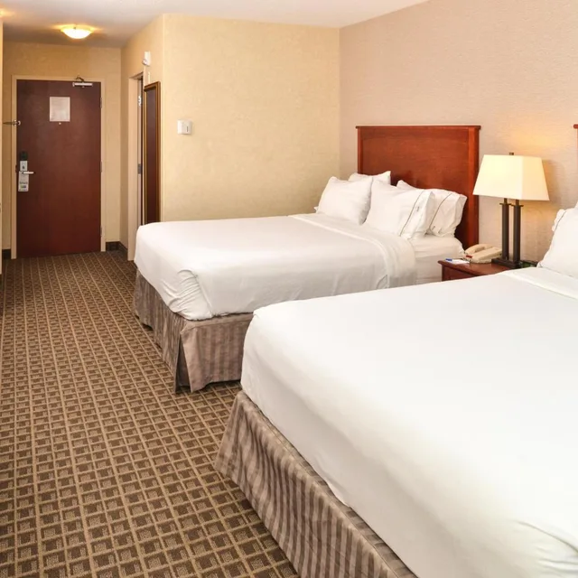 جناح بسرير كينج بغرفة نوم واحدة، Holiday Inn Express And Suites Edmonton North 1/4