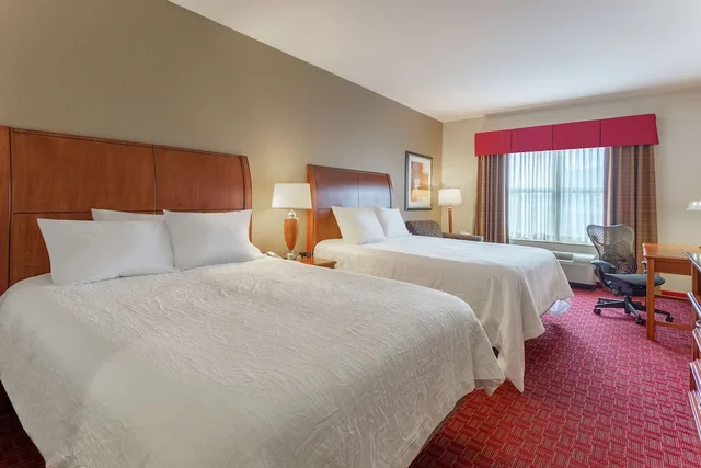 غرفة قياسية بسريرين كوين، Hilton Garden Inn Madison West Middleton 1/4