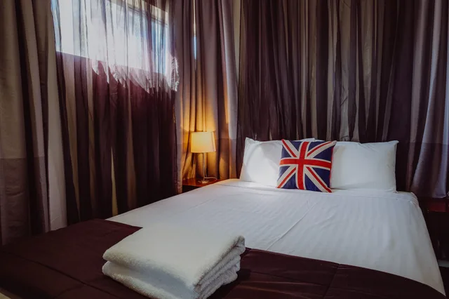جناح تنفيذي بسريرين كوين بغرفتي نوم بمطبخ صغير، Crossroads Hotel Narrabri 1/3