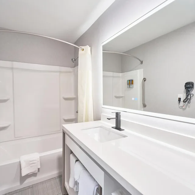 غرفة سوبيريور بسرير كينج، All Seasons Inn And Suites 4/5