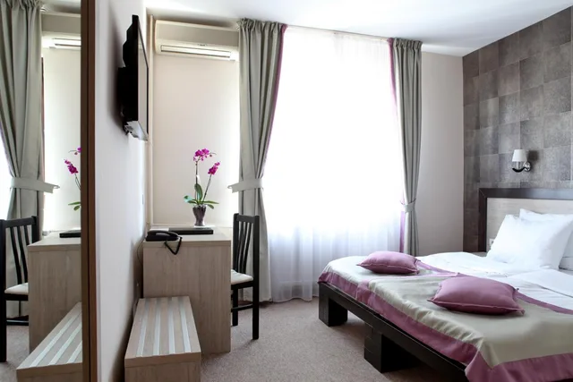 غرفة بسرير مزدوج أو سريرين منفصلين، Garni Hotel Vozarev 4/10