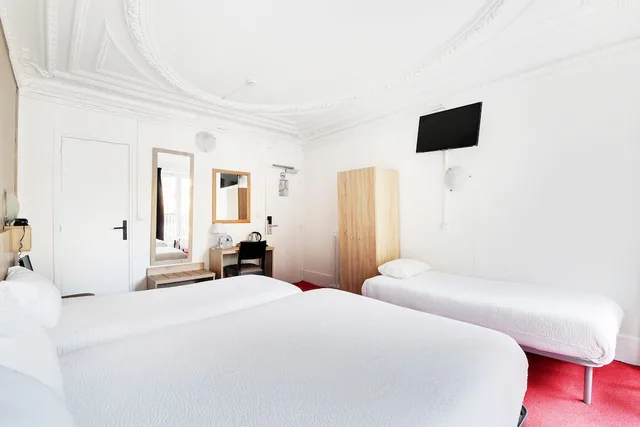 غرفة رباعية بسرير مزدوج وسريرين منفصلين، Altona Hotel 1/10