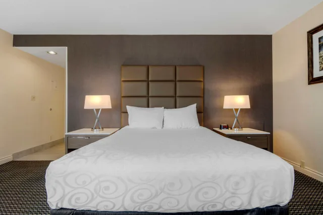 غرفة سوبيريور بسرير كينج، Best Western Premier Chateau Granville Hotel and Suites and Conf. Centre 2/5