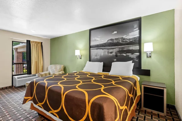 غرفة قياسية بسرير كينج، Super 8 by Wyndham Acworth/Atlanta Area GA 3/10