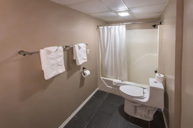 غرفة قياسية بسريرين كوين، Sunrise Inn Hershey 4/4