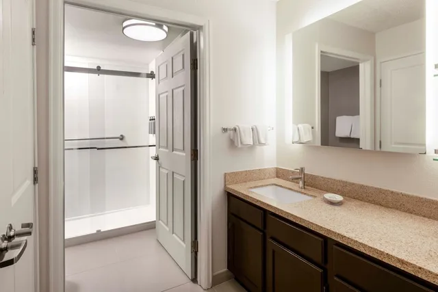 جناح بسرير كينج بغرفة نوم واحدة مع أريكة، Residence Inn Denver Southwest Lakewood 5/5