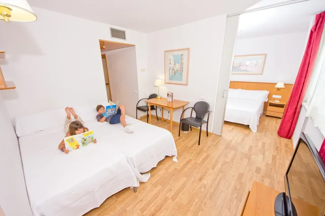 غرفة عائلية، Aparthotel Atenea Valles 2/6