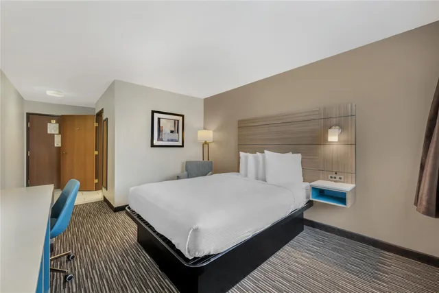 غرفة بسرير كينج لذوي الإعاقة، Best Western Port Columbus 2/8