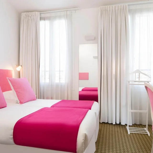 Adjoining, Double Bed, Hotel Mistral 2/7