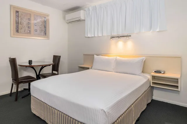 غرفة قياسية بسرير كوين، Quality Hotel Robertson Gardens 1/8